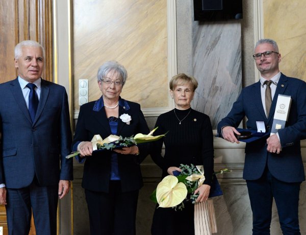 Kitüntetések – A vírushelyzet miatt elmaradt díjak átadását pótolta a város