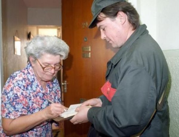 PM: 250 milliárd forintot folyósít az államkincstár a nyugdíjasoknak novemberben