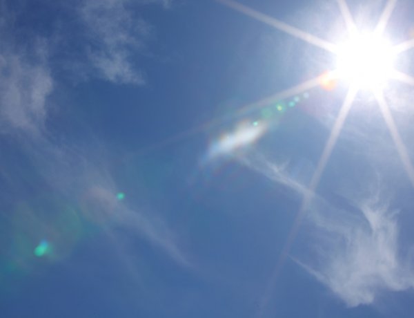 Az ország egyik felében már élvezhetjük a napsütést              