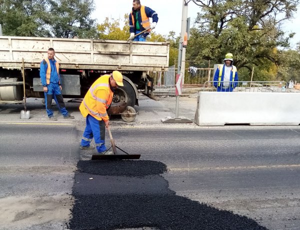 Zökkenőmentesebb a haladás a felújítás alatt lévő Tiszavasvári úti felüljárón