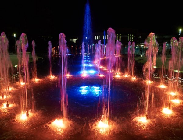 Slágereket játszik a sóstói szökőkút – Különleges hang- és fényeffektek zenélés közben