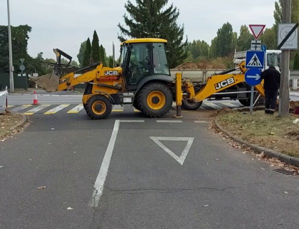 A Korányin útlezárás mellett dolgozik a Nyírtávhő, egy vezetéket is kicserélnek