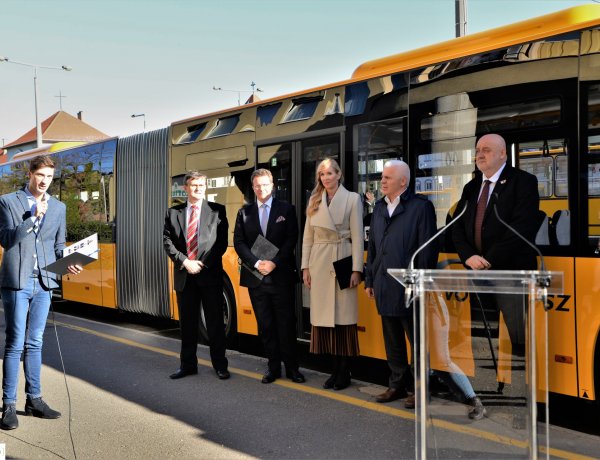 Új buszok fiatalítják a megyei flottát – Klimatizált járművek, USB-töltőpontokkal
