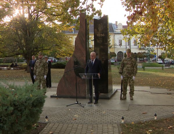 Az 1956-os forradalom és szabadságharc 65. évfordulóján tartott emlékezést az önkormányzat