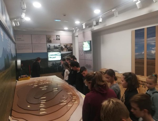 Elit Alakulat -  Még egy hónapig látható a kiállítás         