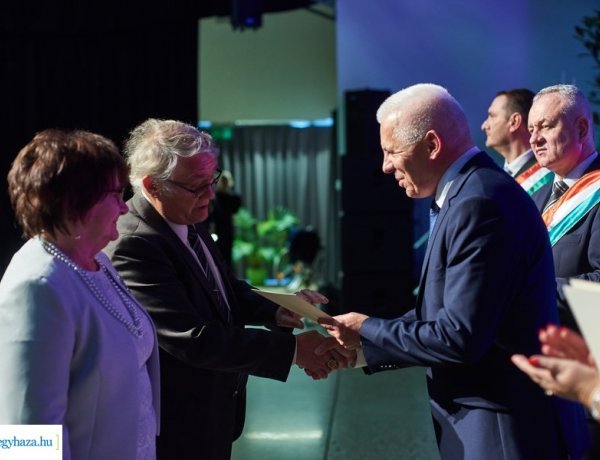 Az 50 éves házasokat köszöntötték az Arany nap alkalmából Nyíregyházán