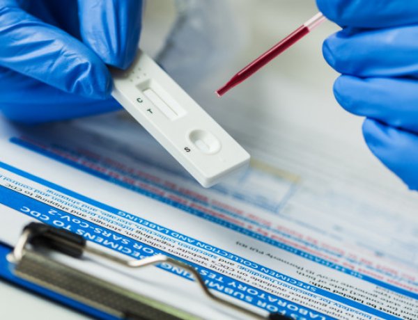 Antigén gyorstesztekkel és védőpajzsokkal látja el a Kormányhivatal a háziorvosokat