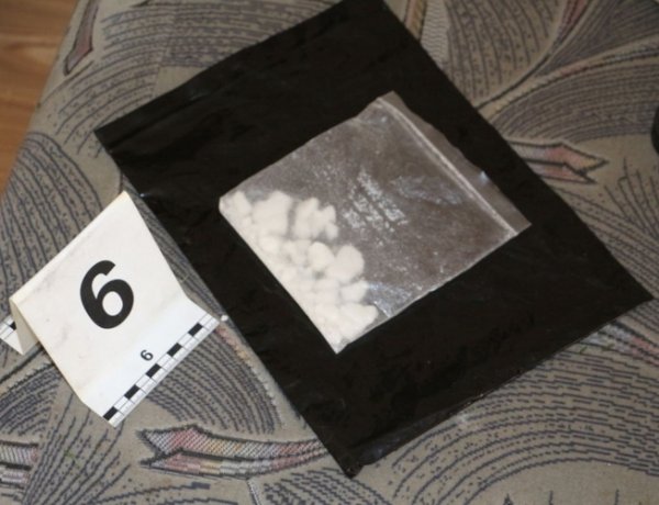 Kábítószer birtoklása miatt kell felelnie                       