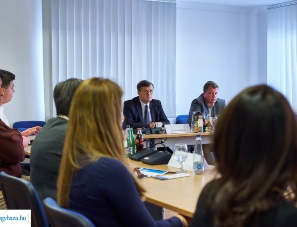 Europe Direct – Uniós ismeretek a megyei szervezettől                 