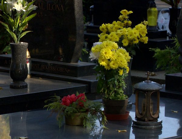 Közelgő ünnepek – Temetői és egyéb nyitvatartások mindenszentek idején 