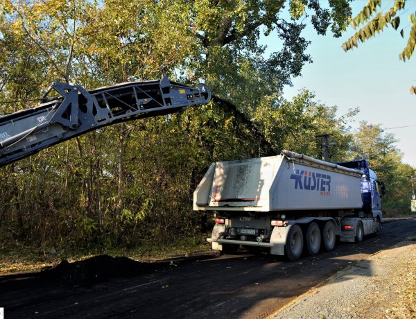 Útfelújítás a külterületeken is – Elkezdődött a munka az Oláhréti úton