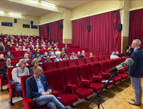 A rímes tizenkettő – Egyedülálló versklippekből álló film készült Nyíregyházán