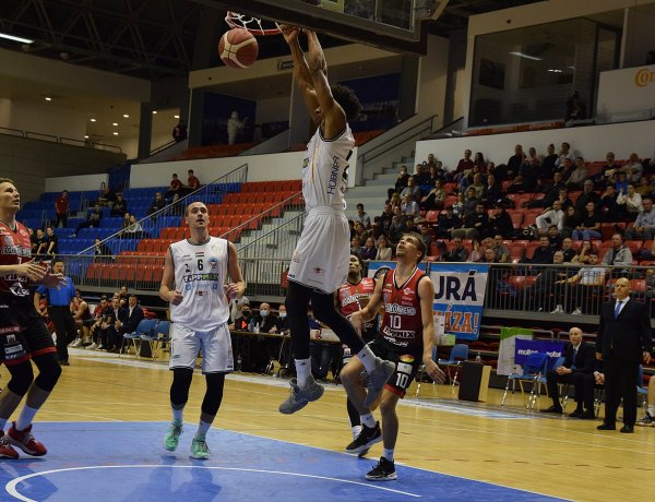 Zsinórban a harmadik győzelem - A Kaposvár ellen is nyertek a kosarasok 