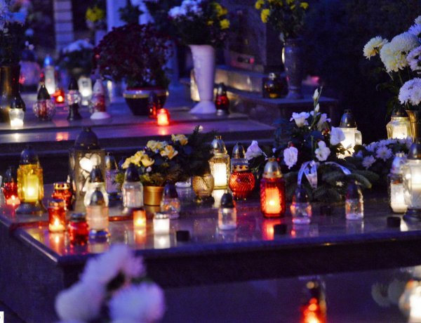 Az emlékezés fényei – Így ragyogták be a nyíregyházi Északi temetőt