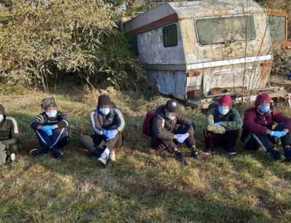 Hét határsértőt fogtak el a rendőrök Komlódtótfalu területén