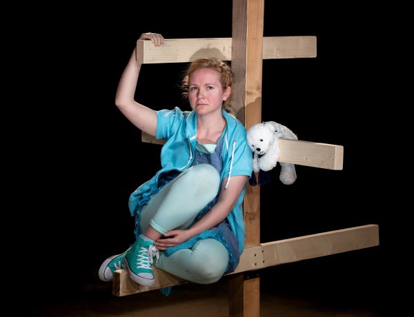 Alszanak a halak? Pregitzer Fruzsina első rendezését mutatták be a Művész Stúdióban