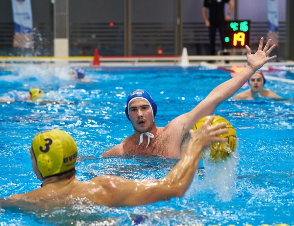 Sporttörténelmi meccs az uszodában - Teljesen megtelt a lelátó nézőkkel  