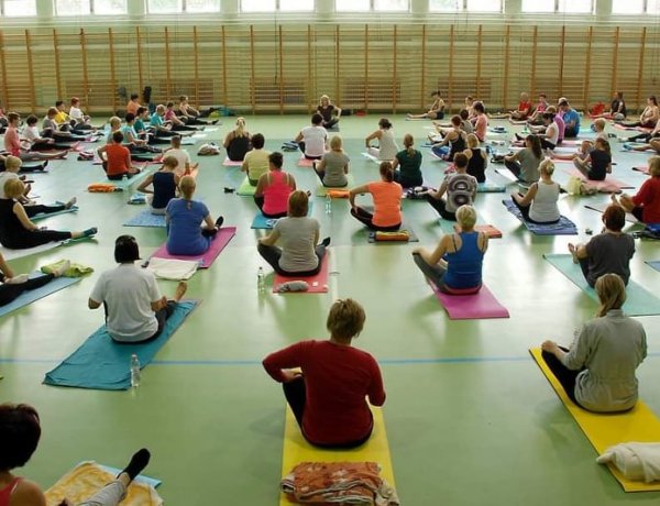 Jóga: százak élvezik jótékony hatását a  Mozdulj, Nyíregyházával is!