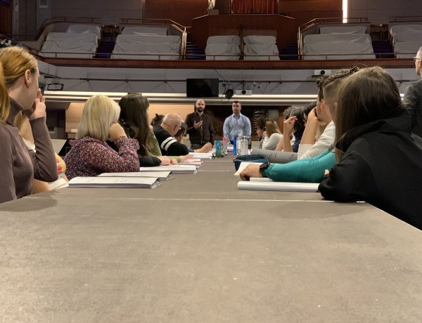 Megtartották az Idétlen időkig  című előadás olvasópróbáját a Móricz Zsigmond Színház Nagyszínpadán