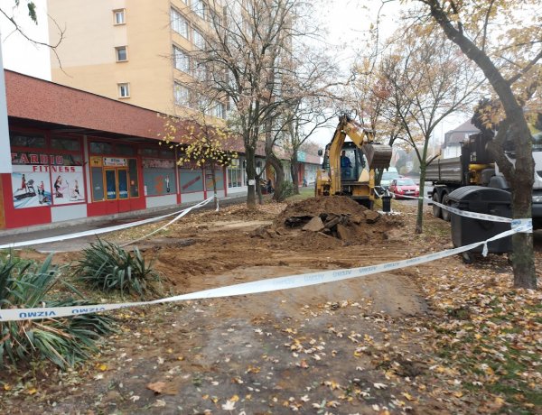 Eltört egy ivóvízcső a Ferenc körút 5. szám előtt