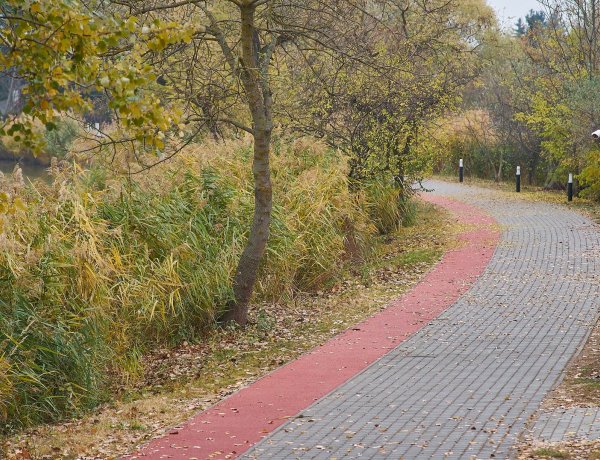 Elkészült a Sóstói rekortán felújítása, a futók ismét birtokba vehették a futókört