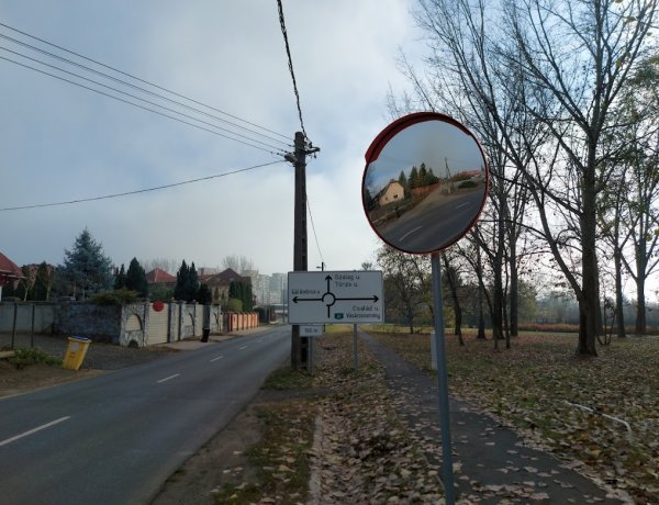 Újabb forgalmi tükör segíti a biztonságos közlekedést Nyíregyházán