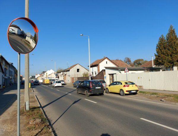 Újabb parabolatükröt szereltek fel, ezúttal a Hadház utca és a Debreceni út kereszteződésénél 