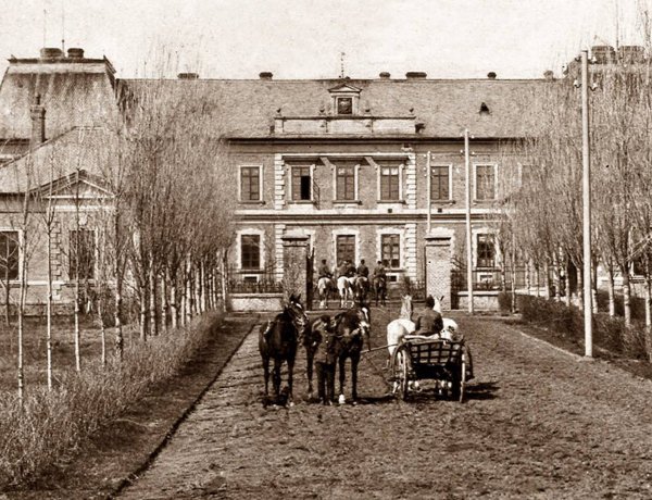 Amiről az utcák mesélnek... - Jönnek a huszárok!                     