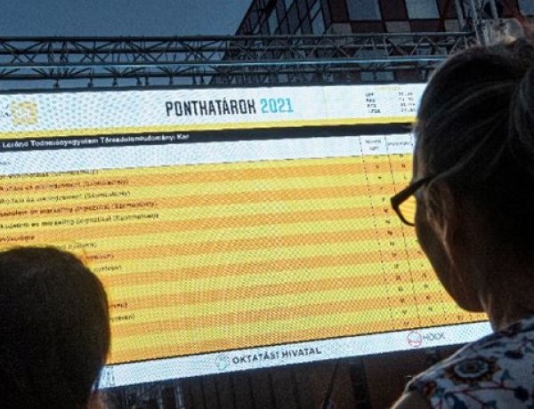 Fontos határidő jár le, hétfő éjfélig lehet jelentkezni a keresztféléves felvételire