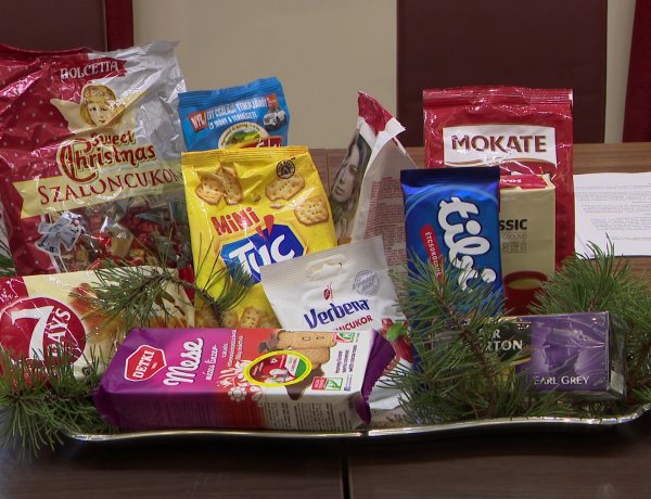 Karácsonyi meglepetés – Idén többen és nagyobb értékű csomagot kapnak az idősek