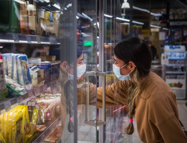 Szombattól ismét kötelező a maszk az üzletekben, a bevásárlóközpontokban