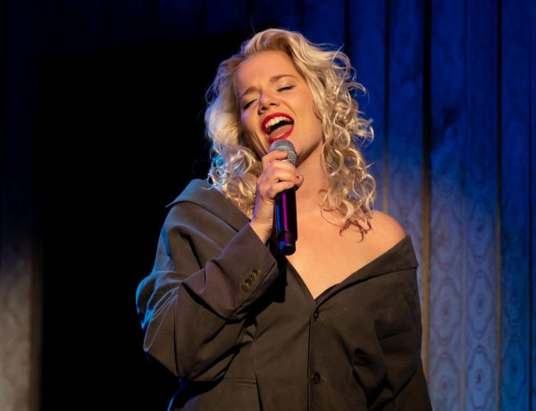 Szilveszteri gálában, musicalben, zenés bosszúhadjáratban és krimiben is színpadra lép Urbán-Szabó Fanni  