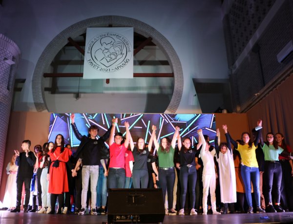 „Apu, hiányzol! Apu, játsszunk?” – Keresztény ifjúsági találkozó a Szent Imre Gimnáziumban