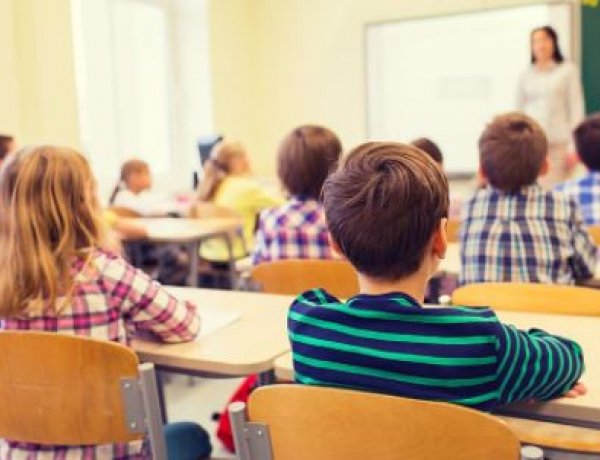 EMMI: Decembertől védettségi igazolvány szükséges a "külsősöknek" a köznevelési intézményekbevaló belépéshez