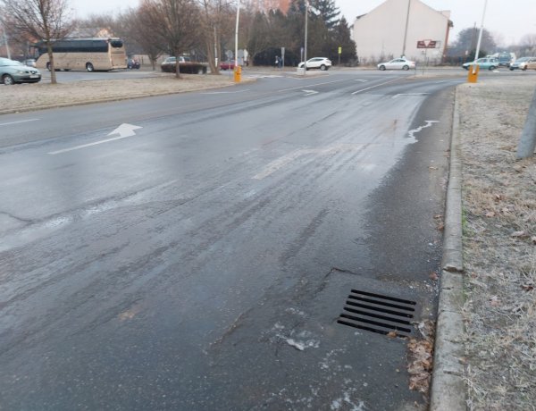 Dugulás okozott problémát a Kosbor és a Törpe utca kereszteződésében