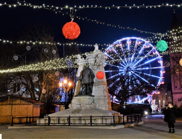 Látványos volt az adventi fényteszt: vasárnap ünnepi díszkivilágítást kap a belváros