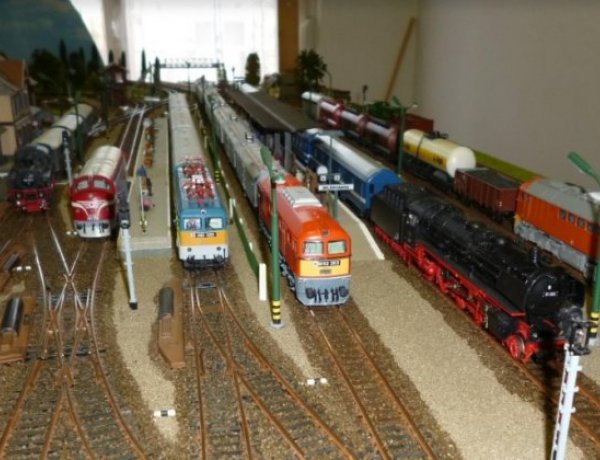 Adventi kézműveskedéssel egészül ki a vasútmodell kiállítás a Vasutas Művelődési Házban