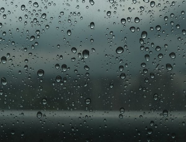 Elmossa az eső és a havas eső a vasárnapunkat                               