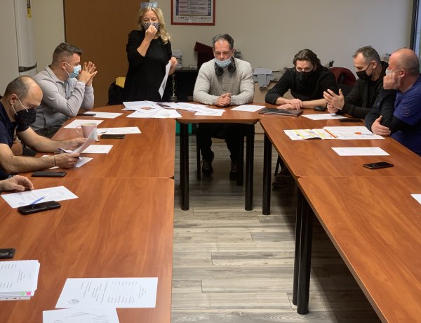 Megtartották a Váratlan vendég  című kamaraszínpadi előadás díszlet- és jelmezterv elfogadását a Móricz Zsigmond Színházban