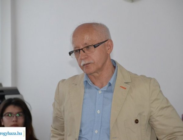 December 7-én a Vasutas Művelődési Házban tart fogadóórát Dr. Újhelyi János 