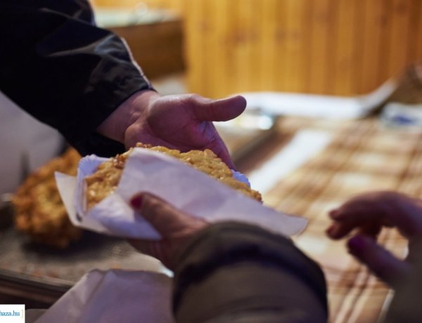 Frissen sült ajándék lapcsánka a Kossuth téren 