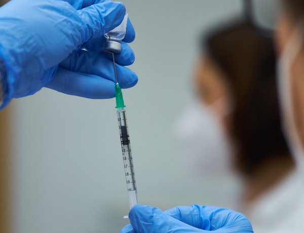 Kihelyezett oltás – 62 dolgozó kapott vakcinát a Polgármesteri Hivatalban