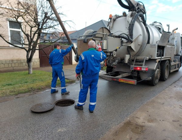 Csatornatisztítást és -mosást végeznek a Csillag utcán és a Csillag közben