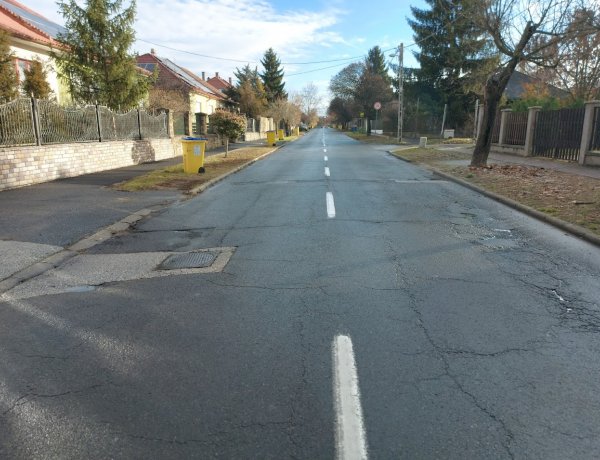 A Krúdy Gyula utcán felszedtek egy forgalomlassító bordát