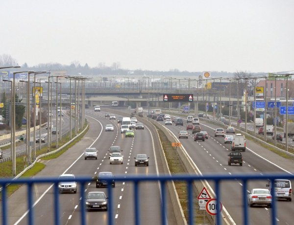 Elstartolt az elővásárlás, már lehet 2022-es éves autópálya-matricákat venni