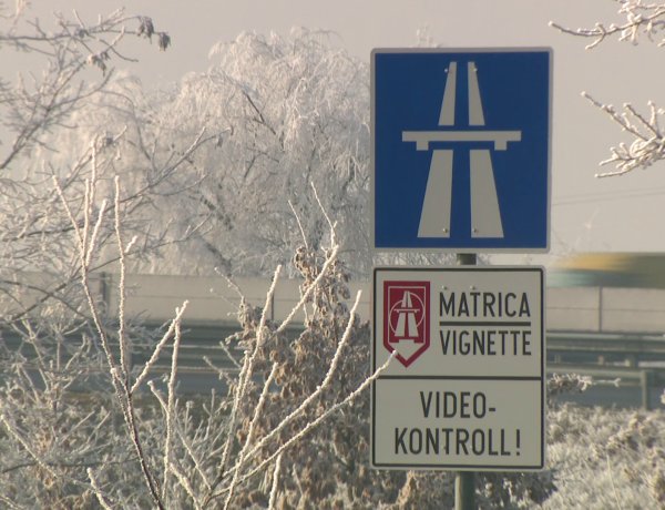 Elstartolt az elővásárlás: már lehet 2022-es éves autópálya-matricákat venni