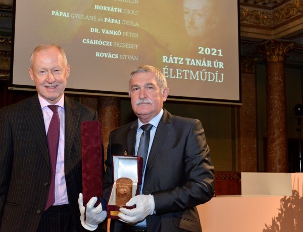 Sarka Lajos Rátz Tanár Úr Életműdíj-ban részesült