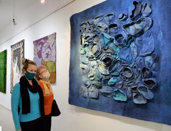 Időtlenség - Tóth Lívia DLA textilművész kiállítása a Pál Gyula Teremben