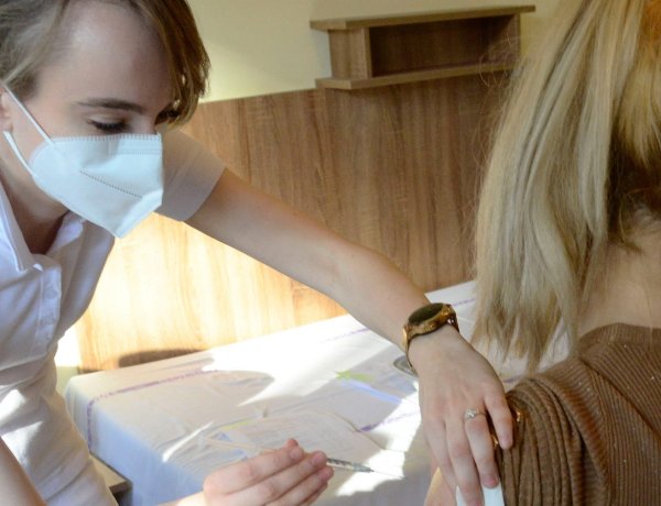 Ezen a héten is regisztráció nélkül vehetjük fel a védőoltást