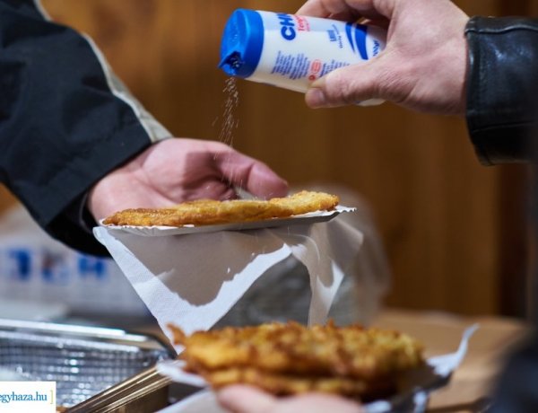 Frissen sült ajándék lapcsánka a Kossuth téren 